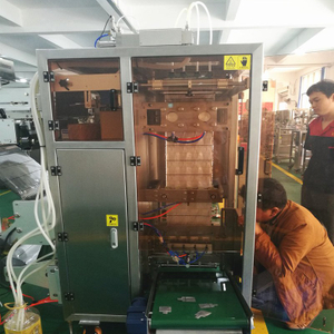 Таиланд проверяет и тестирует упаковочную машину для упаковки саше