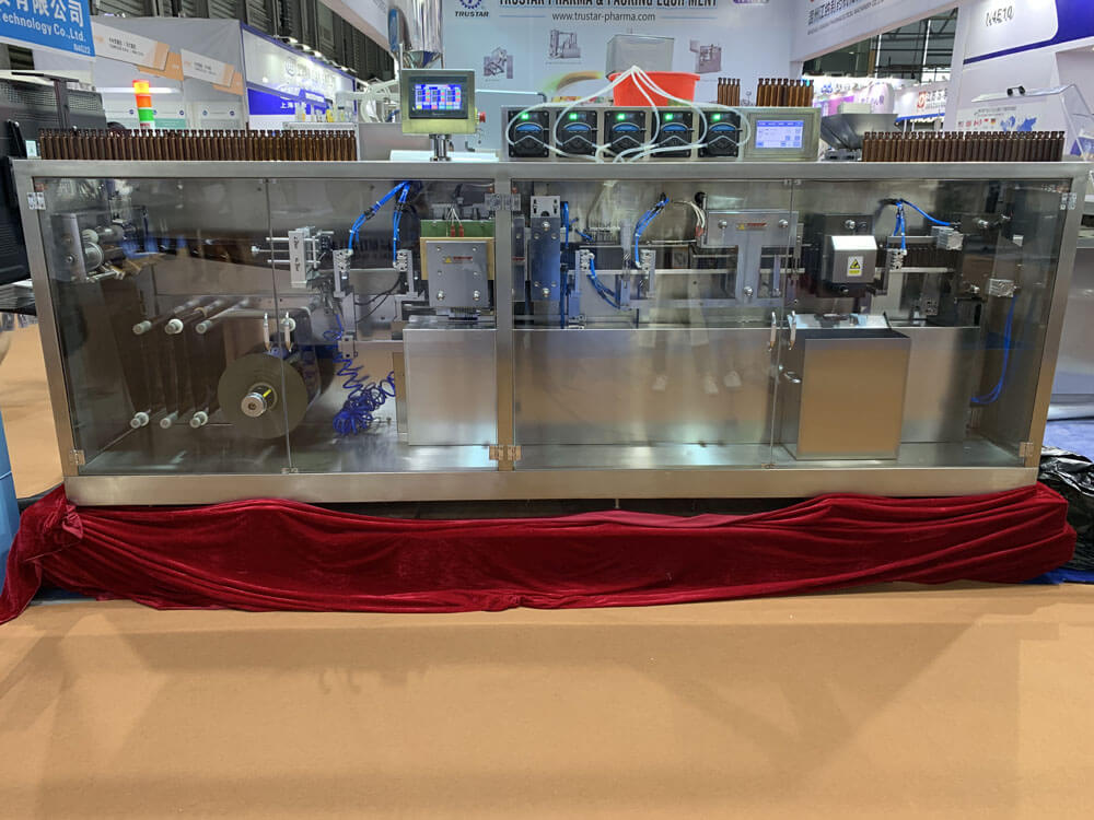 Пластиковая ампула, образующая наполнение и уплотнение