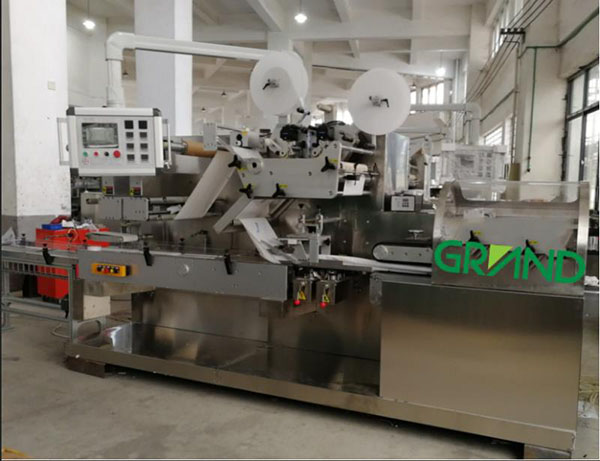 Мокрые салфетки складной и упаковочный аппарат