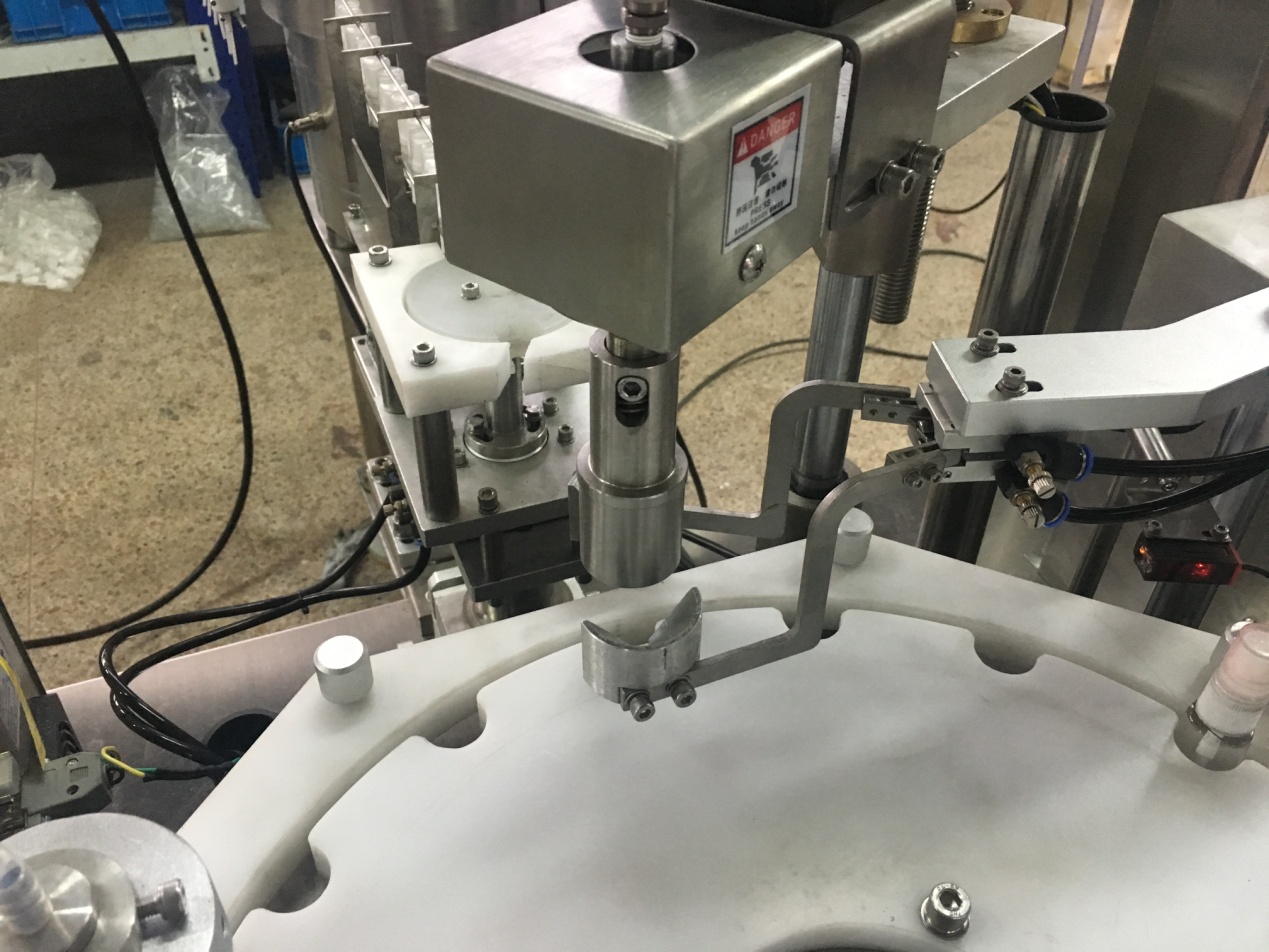 Дезинфицирующая алкогольная бутылка начинка и покрытие машины 06