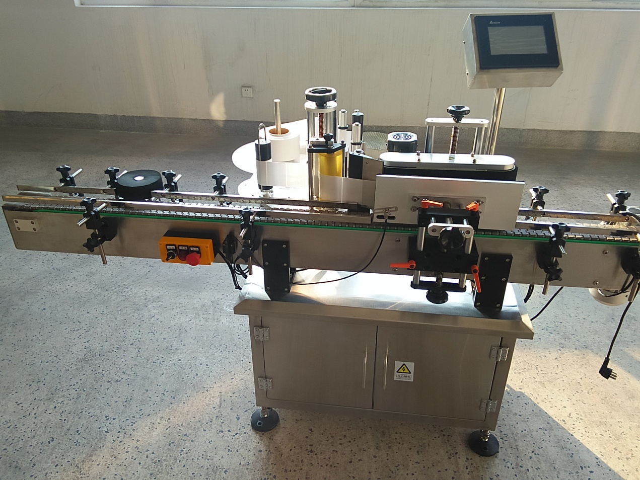 Автоматическая маркировка наклейки