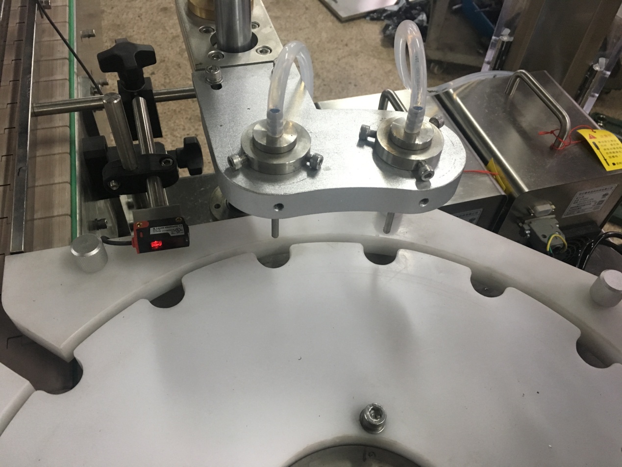 Дезинфицирующая алкогольная бутылка начинка и покрытие машины 03