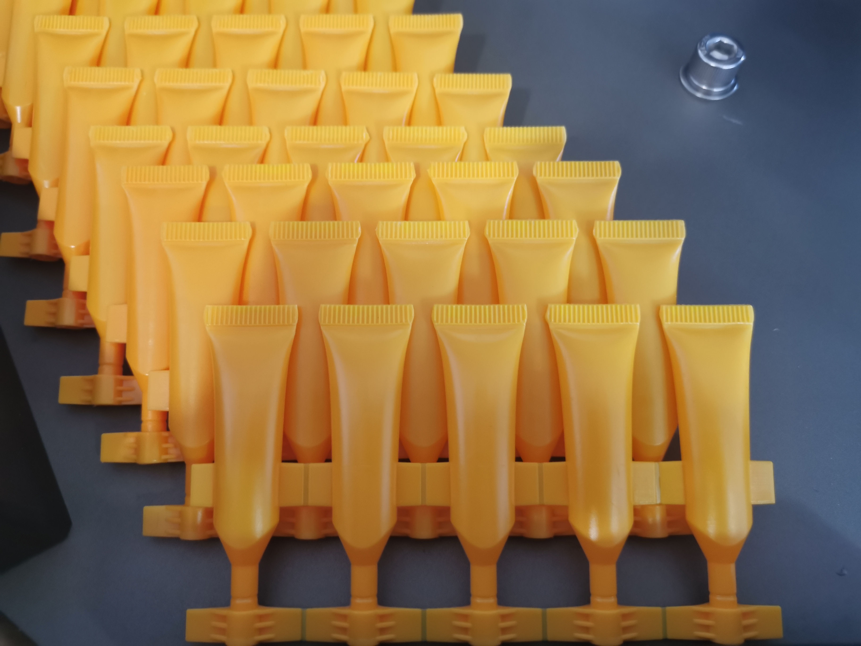 полосатая трубка для косметической