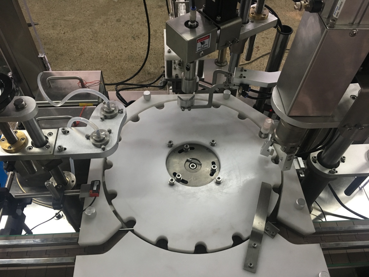 Дезинфицирующая алкогольная бутылка начинка и покрытие машины 02