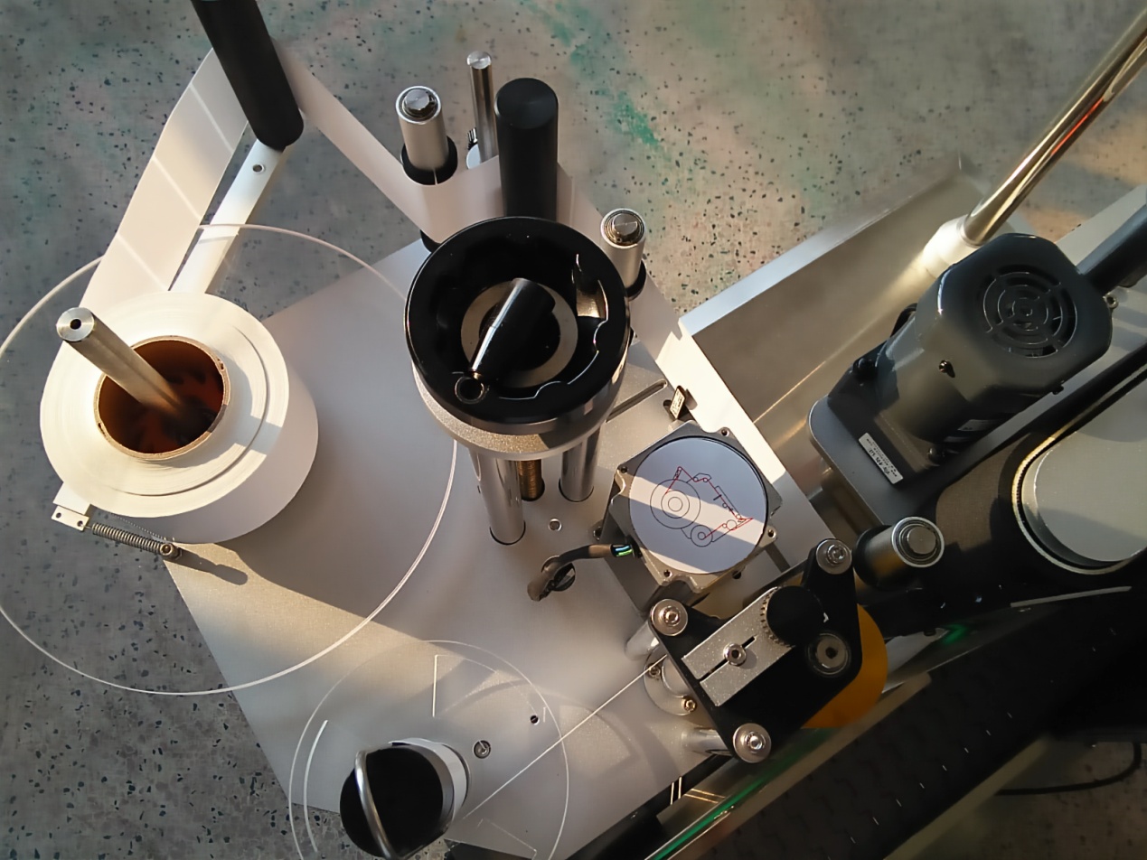 Дезинфицирующая алкогольная бутылка начинка и покрытие машины10